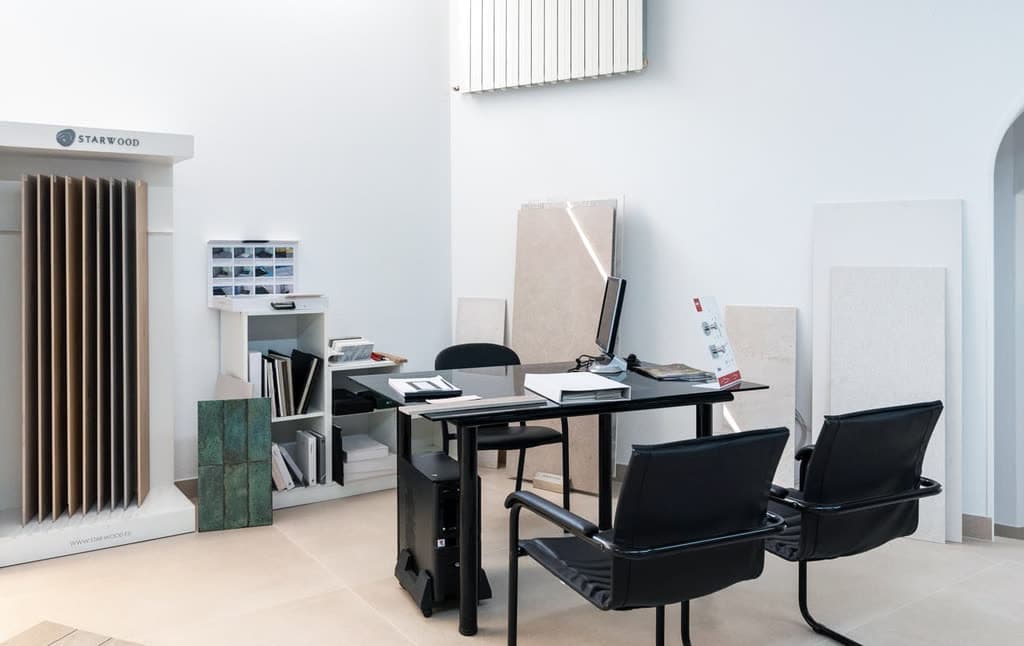 Zona de asesoramiento en decoración y materiales en A Pobra do Caramiñal